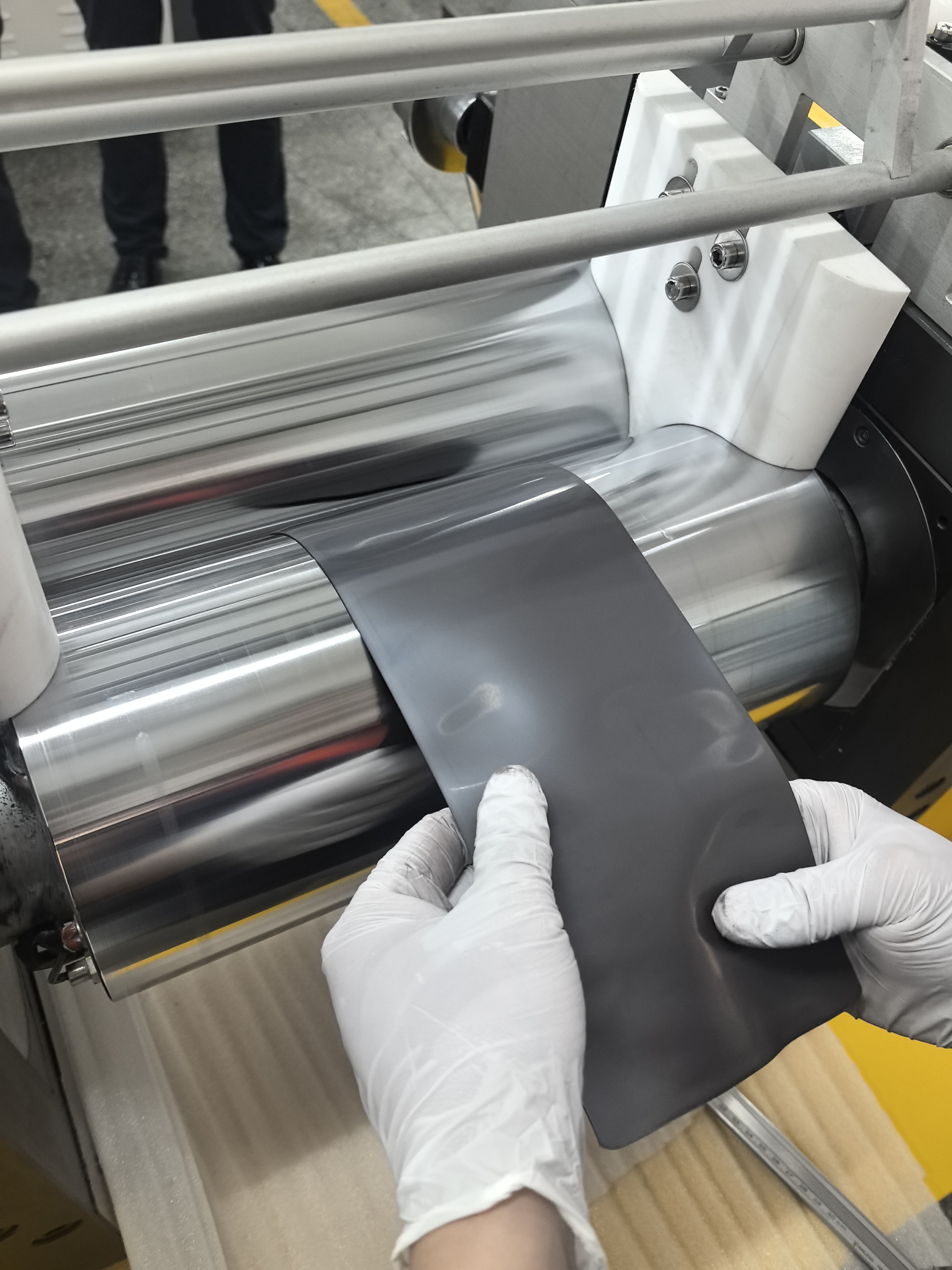 橡胶加金属粉末混炼后压延的工艺用于电机里面的磁铁